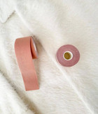 چسب_لیفت_سینه برند BOOBTAPE جنس چسب اکلیریک جنس پارچه کتان و اسپاندکس نخ لاکرا